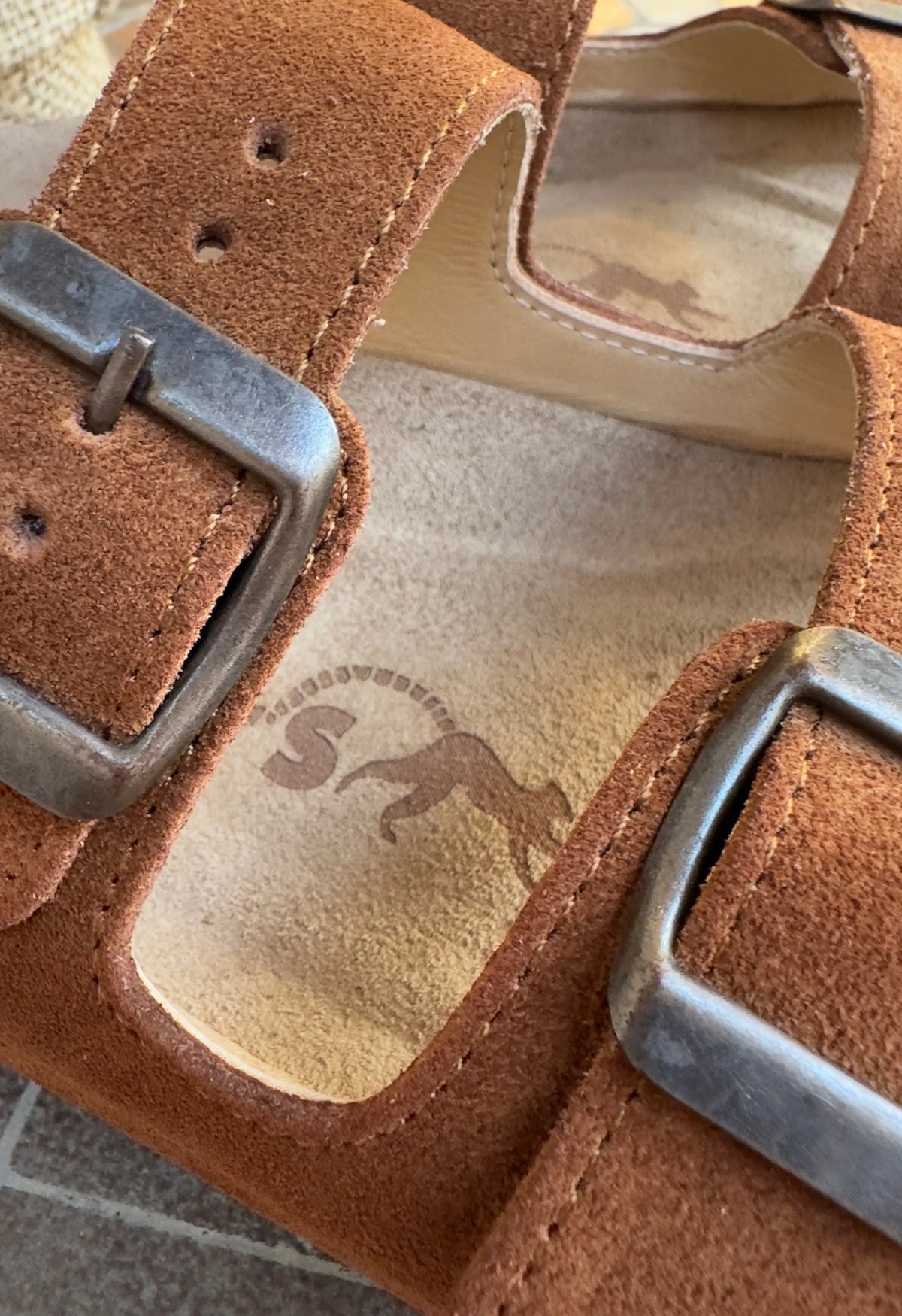 Maria- Natural Cork- Suede Leather- Cinnamon Powder